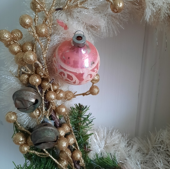 CLEARANCE SALE Christmas Wreath with very old mercury ornaments / 11 inches - Picture 2 of 5